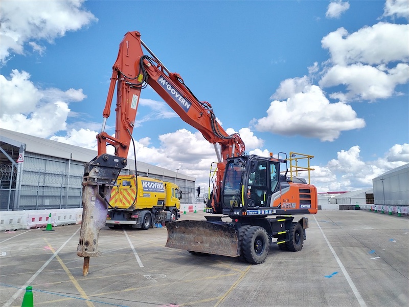 Hitachi ZX220W-5B (24t Two Piece Boom)