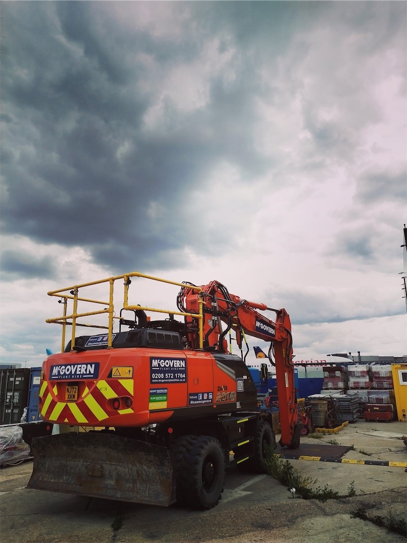 Hitachi ZX220W-5B (24t Two Piece Boom)